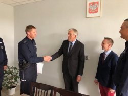 Wójt Olszówki składa gratulacje nowemu kierownikowi