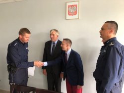 Burmistrz Dąbia składa gratulacje nowemu kierownikowi